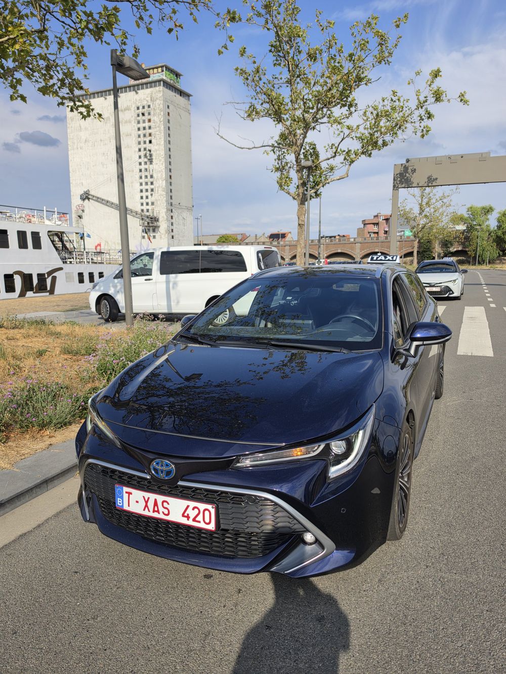 Beide Ramys taxi's aan de kaaien van de Schelde