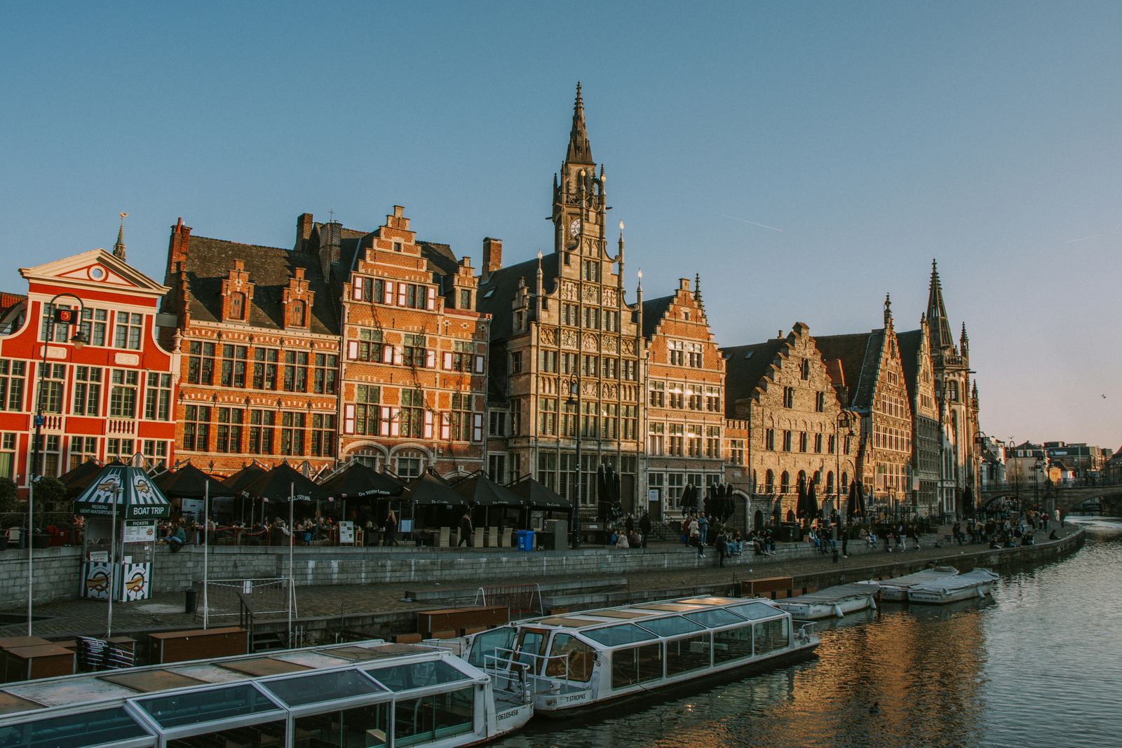 Graslei in Gent bij zonsondergang